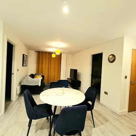 Exquisite Cosy 2-Bed Apartment In Salford Manchester Luaran gambar