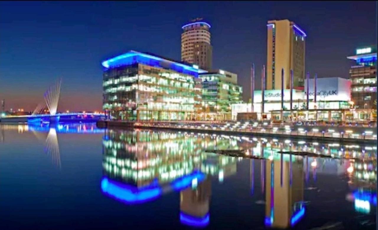 Exquisite Cosy 2-Bed Apartment In Salford Manchester Luaran gambar