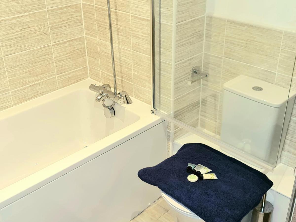 Exquisite Cosy 2-Bed Apartment In Salford Manchester Luaran gambar
