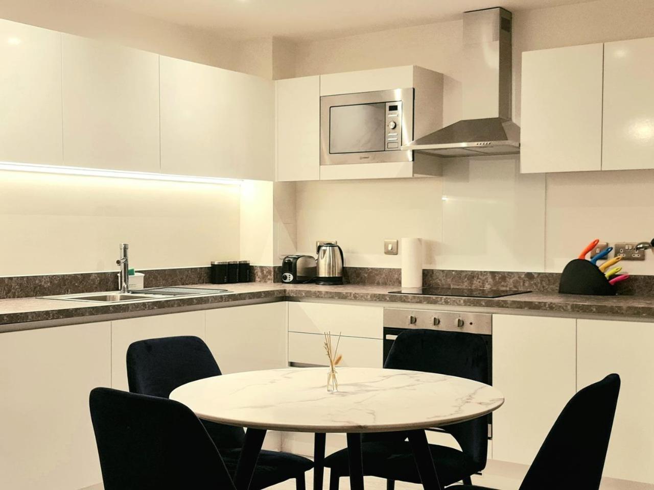 Exquisite Cosy 2-Bed Apartment In Salford Manchester Luaran gambar