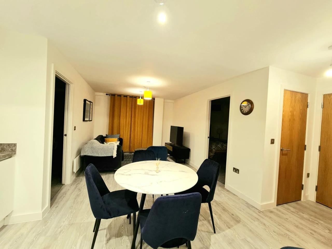 Exquisite Cosy 2-Bed Apartment In Salford Manchester Luaran gambar