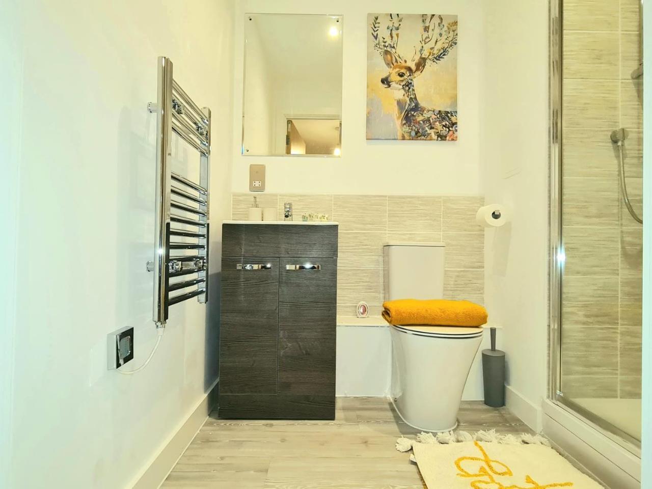 Exquisite Cosy 2-Bed Apartment In Salford Manchester Luaran gambar