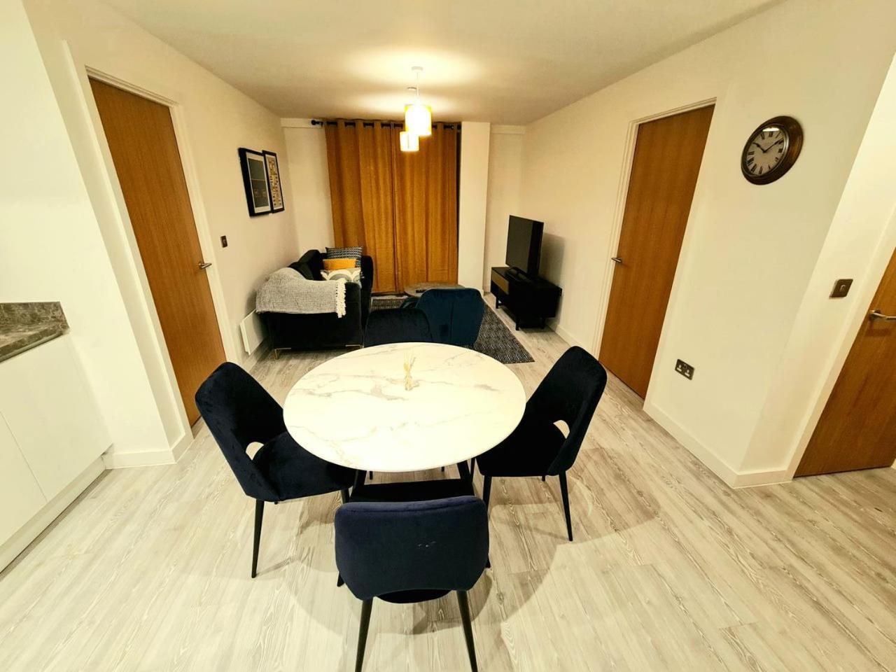 Exquisite Cosy 2-Bed Apartment In Salford Manchester Luaran gambar