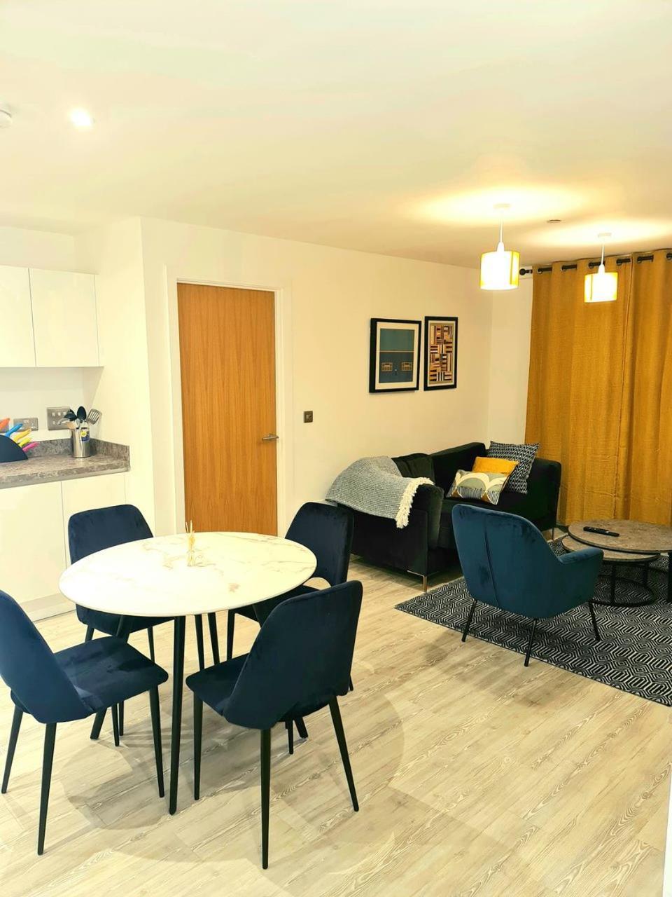 Exquisite Cosy 2-Bed Apartment In Salford Manchester Luaran gambar